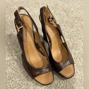 Tahari Brown Retro Alligator Wedges